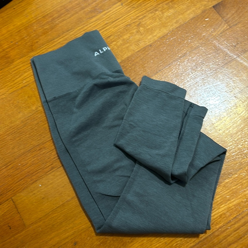 Alphalete amplify leggings in gray size small